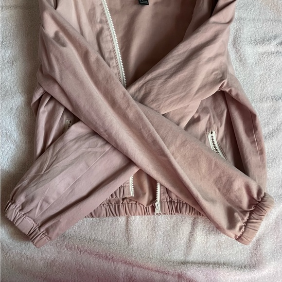 Adorable dusty rose Forever 21 cropped jacket! - Picture 3 of 3